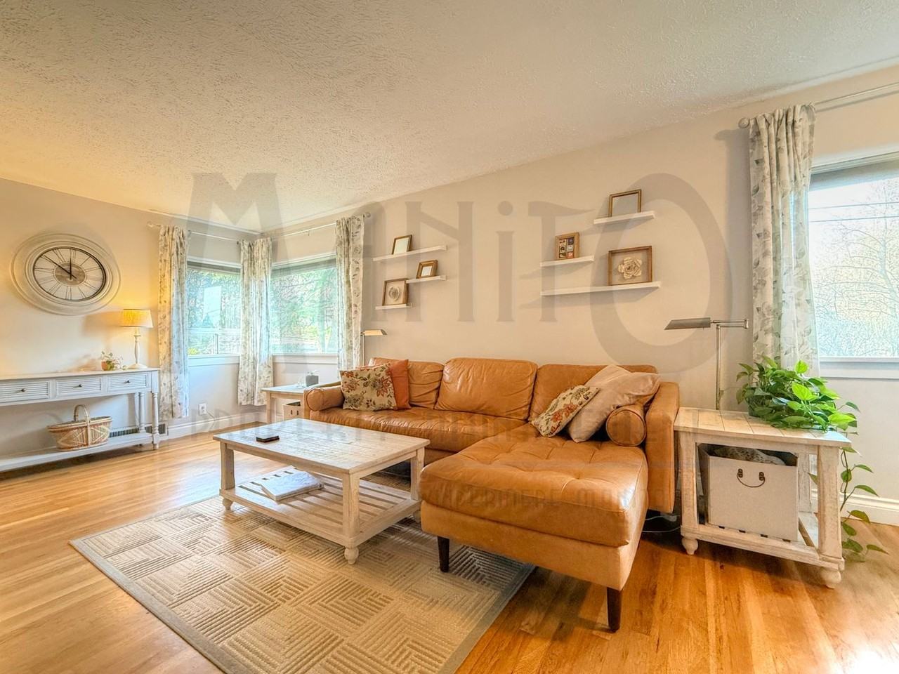 1309 S Fiske St - Photo 4 of 24