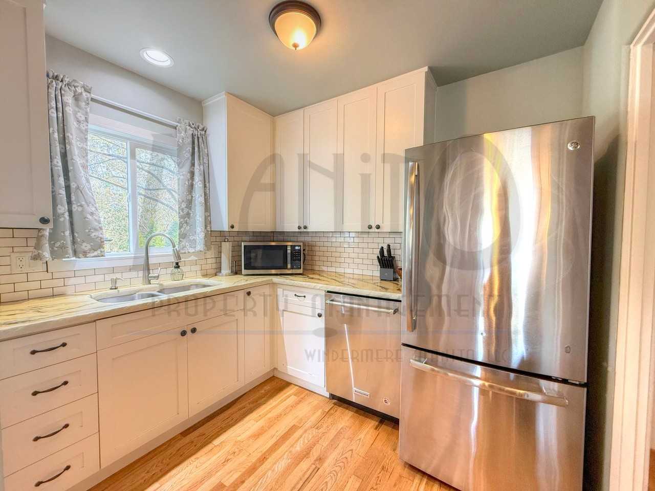 1309 S Fiske St - Photo 7 of 24