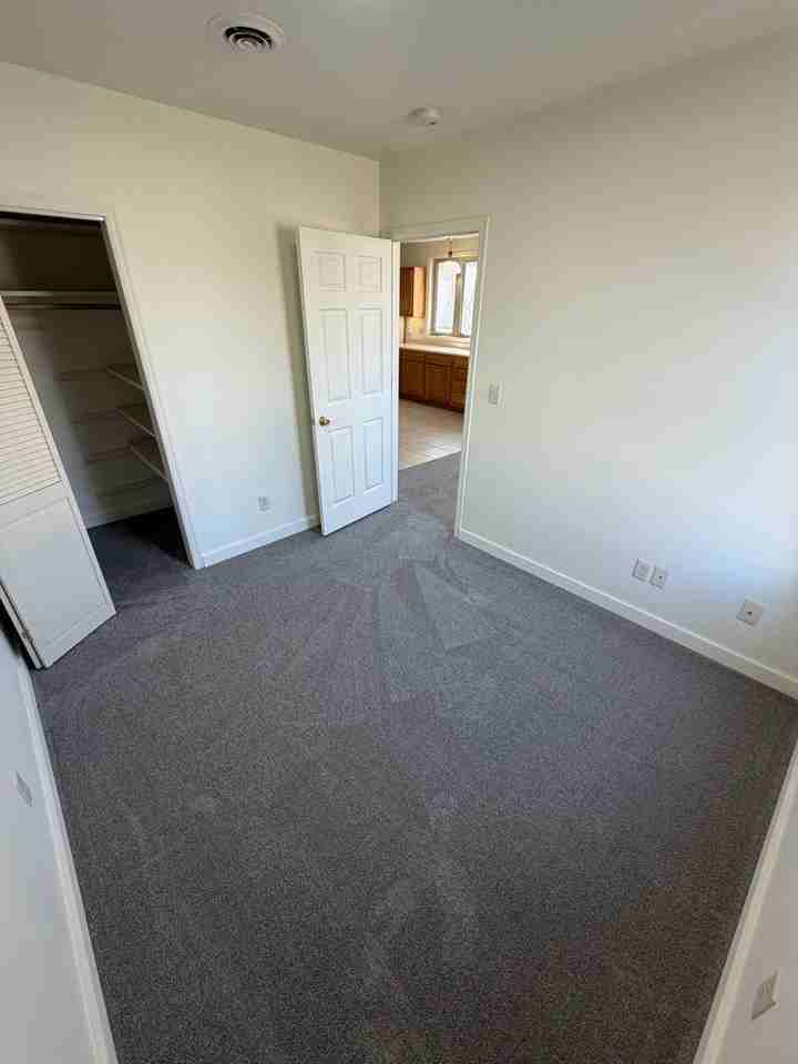 304 E Gruenwald Ave - Photo 6 of 12