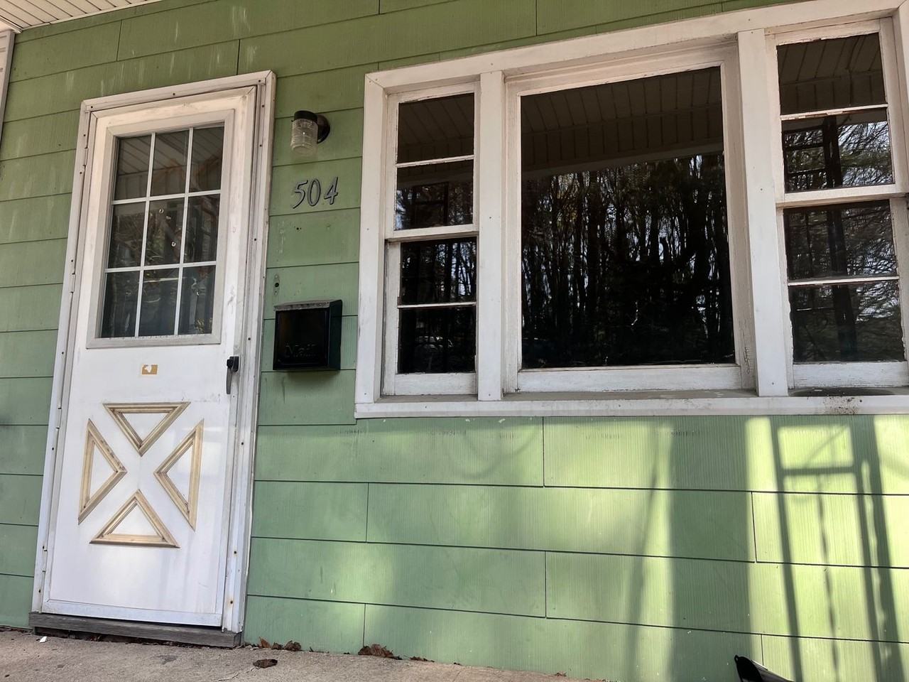 504 Laurel St - Photo 2 of 12