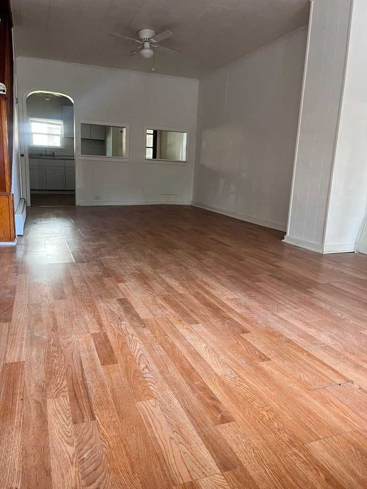 504 Laurel St - Photo 3 of 12