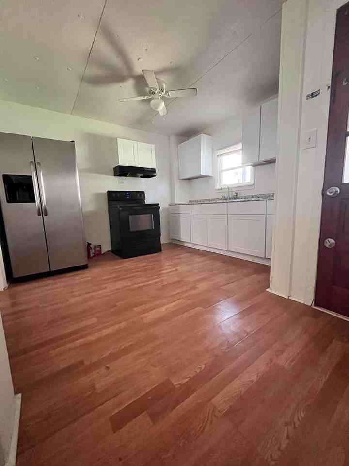 504 Laurel St - Photo 5 of 12