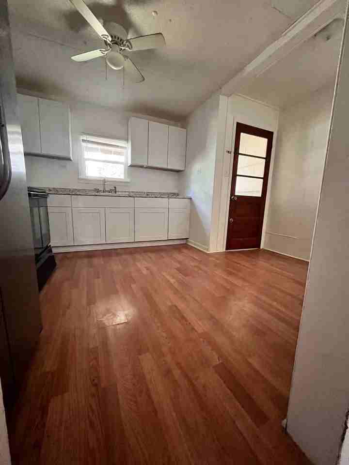 504 Laurel St - Photo 6 of 12