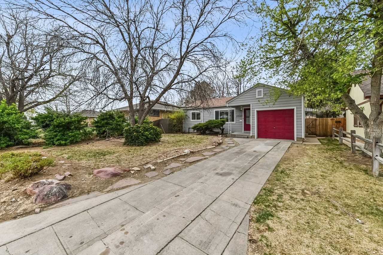 1325 Lansing St - Photo 2 of 25