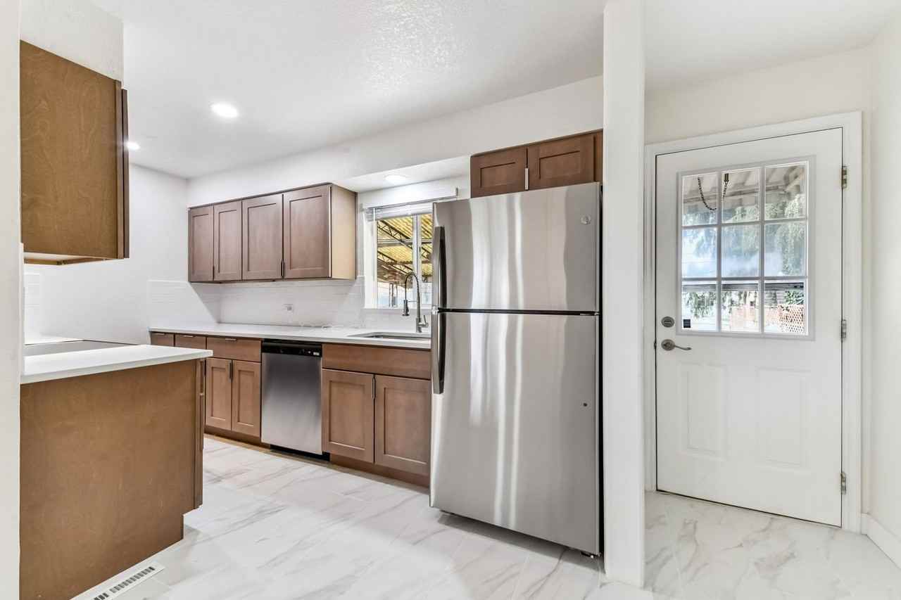 1325 Lansing St - Photo 3 of 25