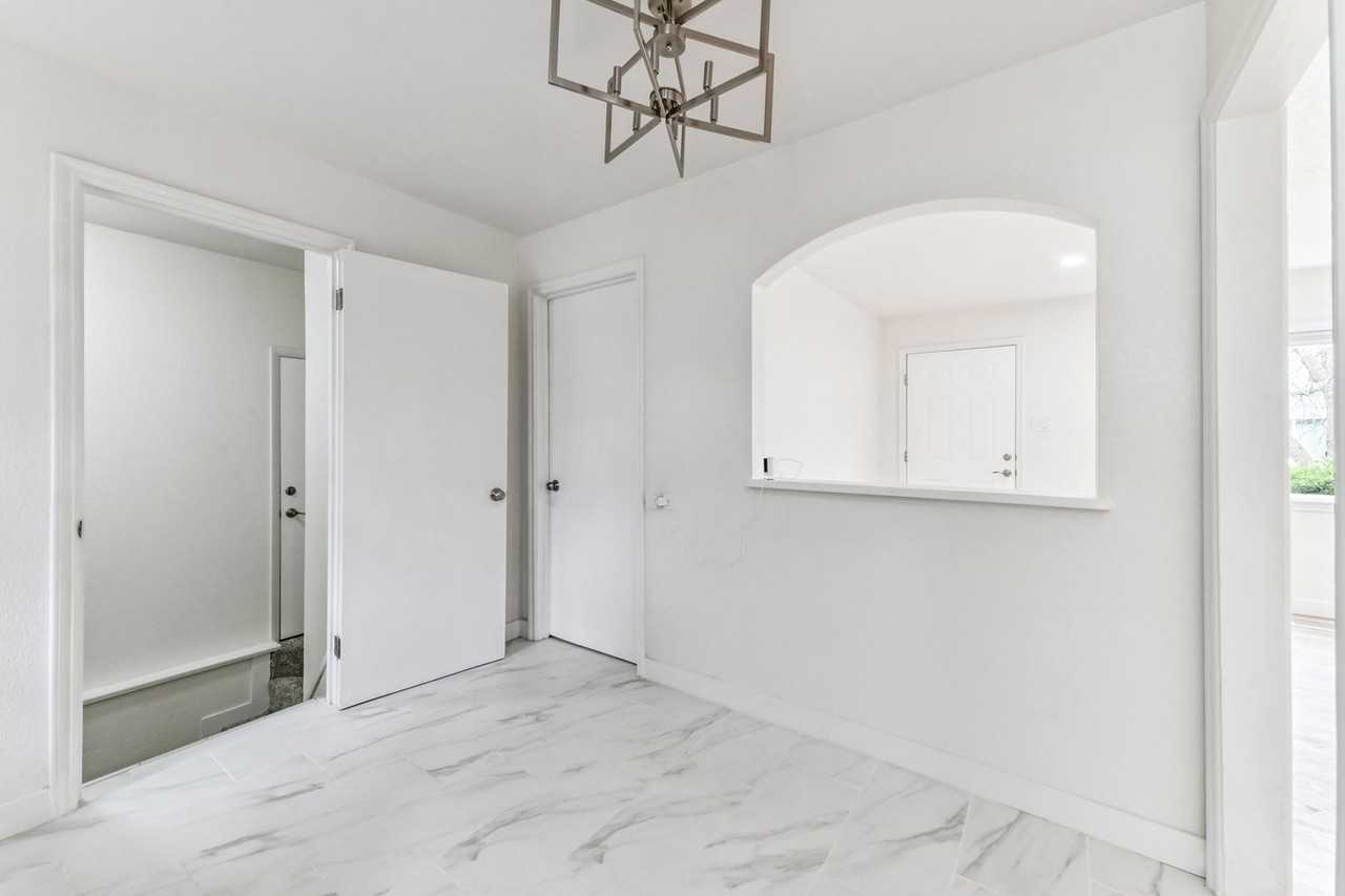 1325 Lansing St - Photo 6 of 25