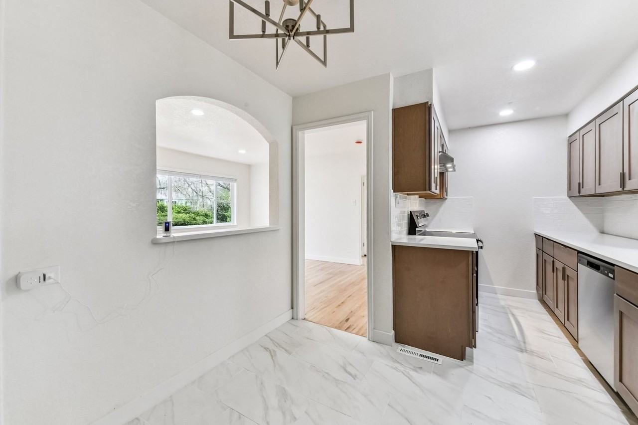 1325 Lansing St - Photo 7 of 25