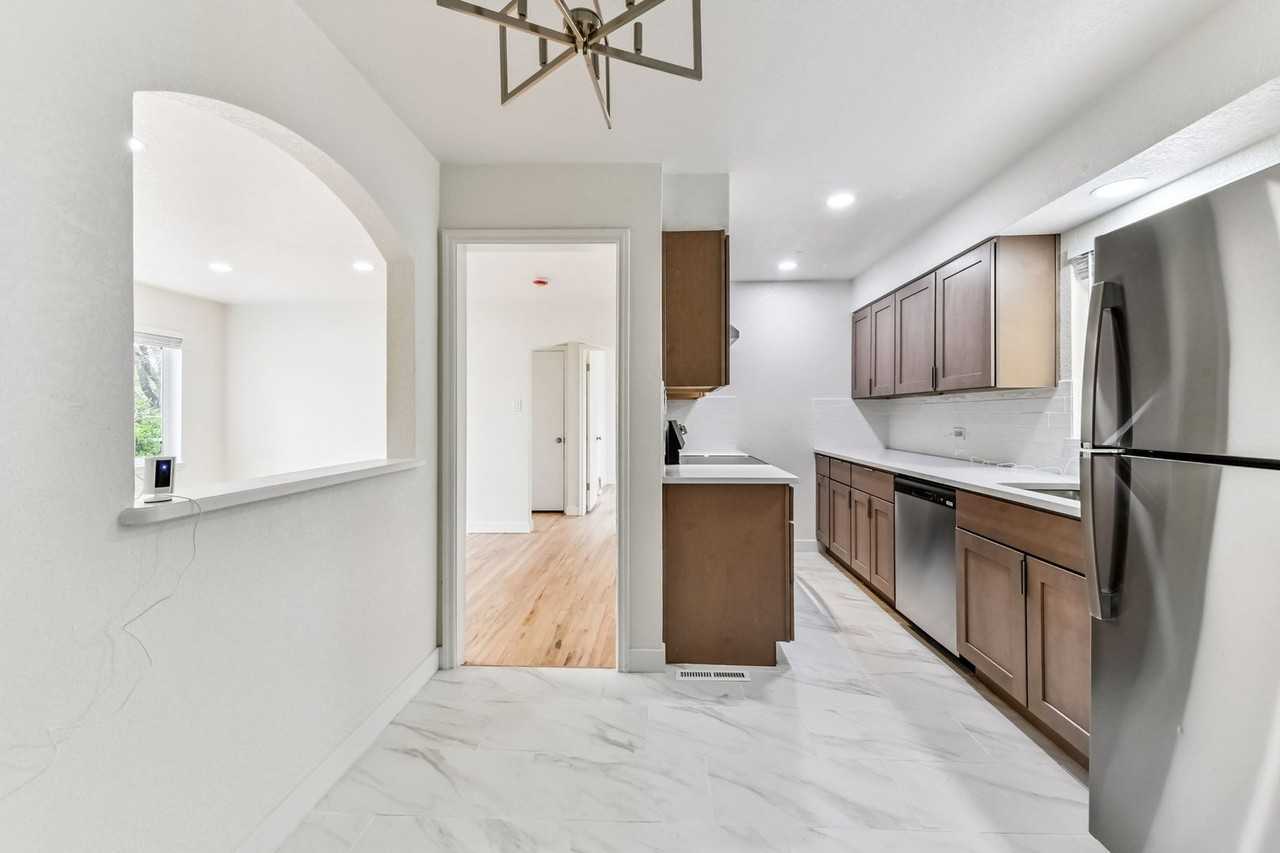 1325 Lansing St - Photo 2 of 27