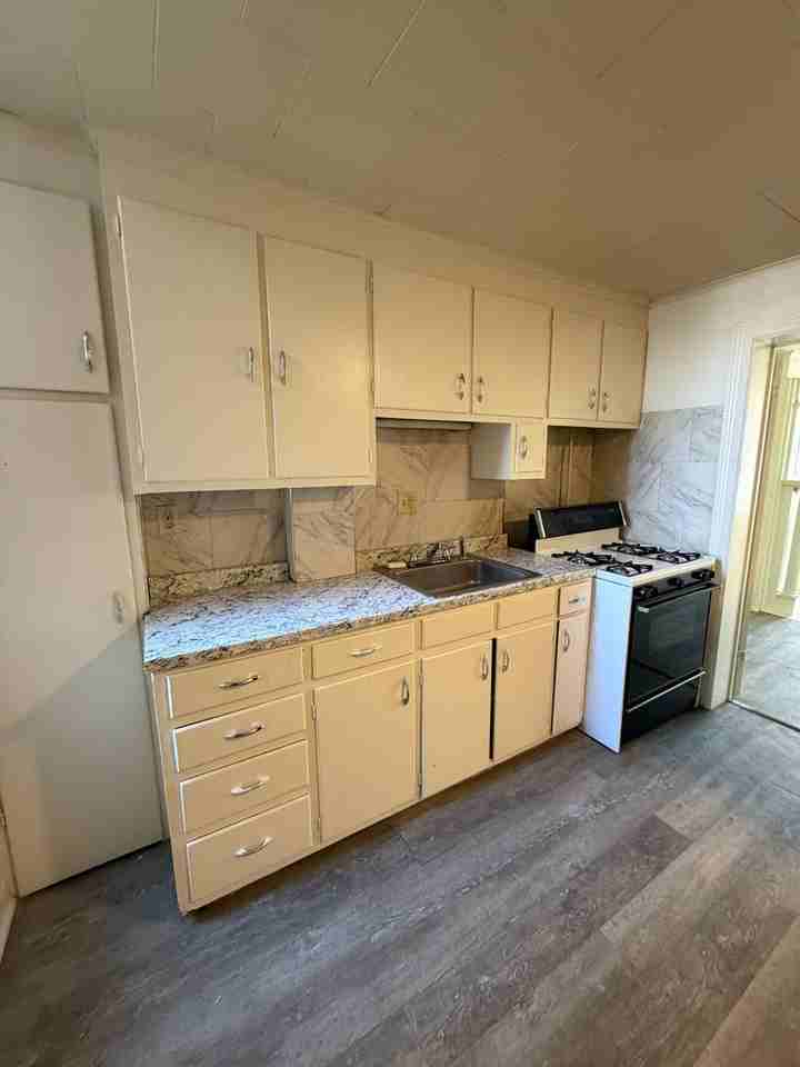 717 W Market St - Photo 3 of 5