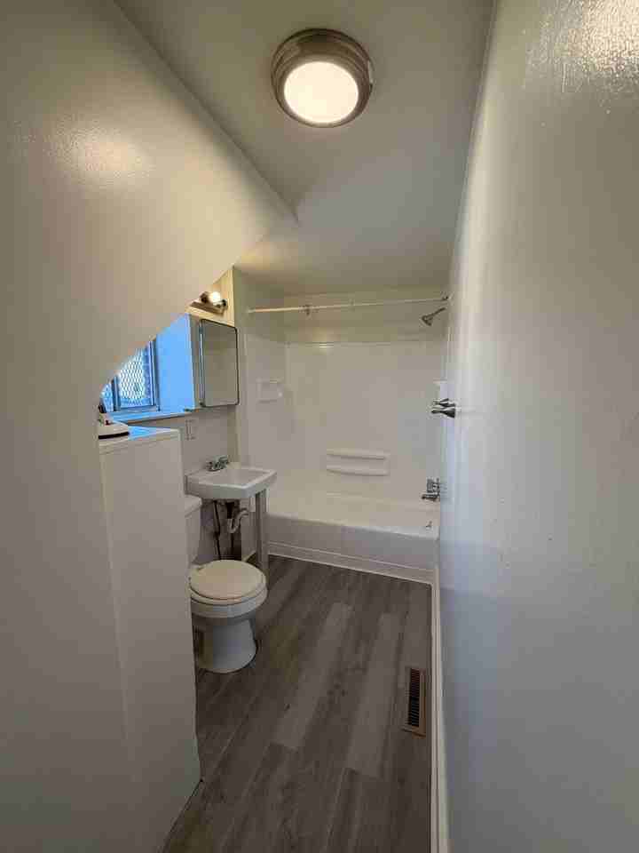 717 W Market St - Photo 5 of 5