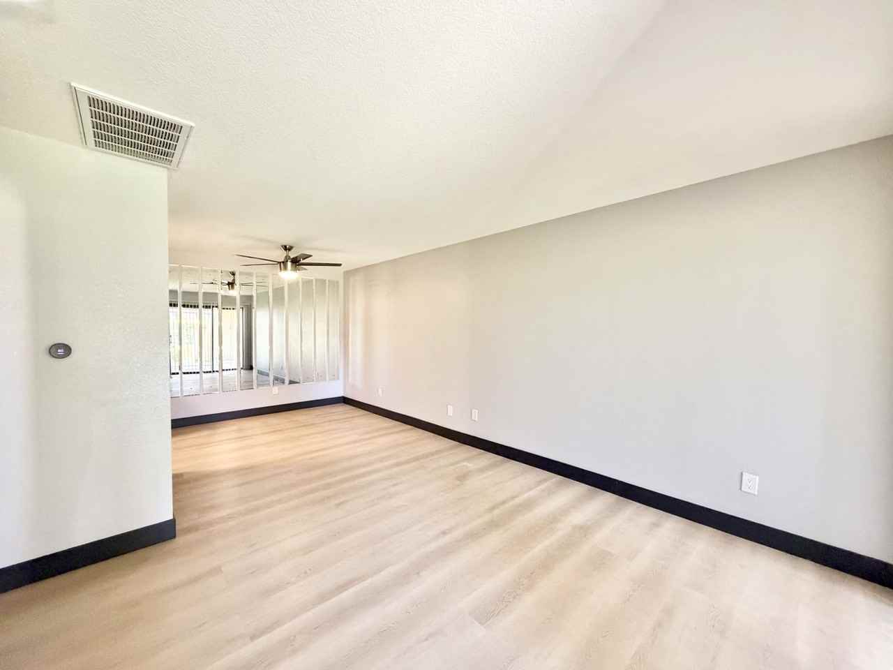 2822 N Auburn Ct - Photo 3 of 18