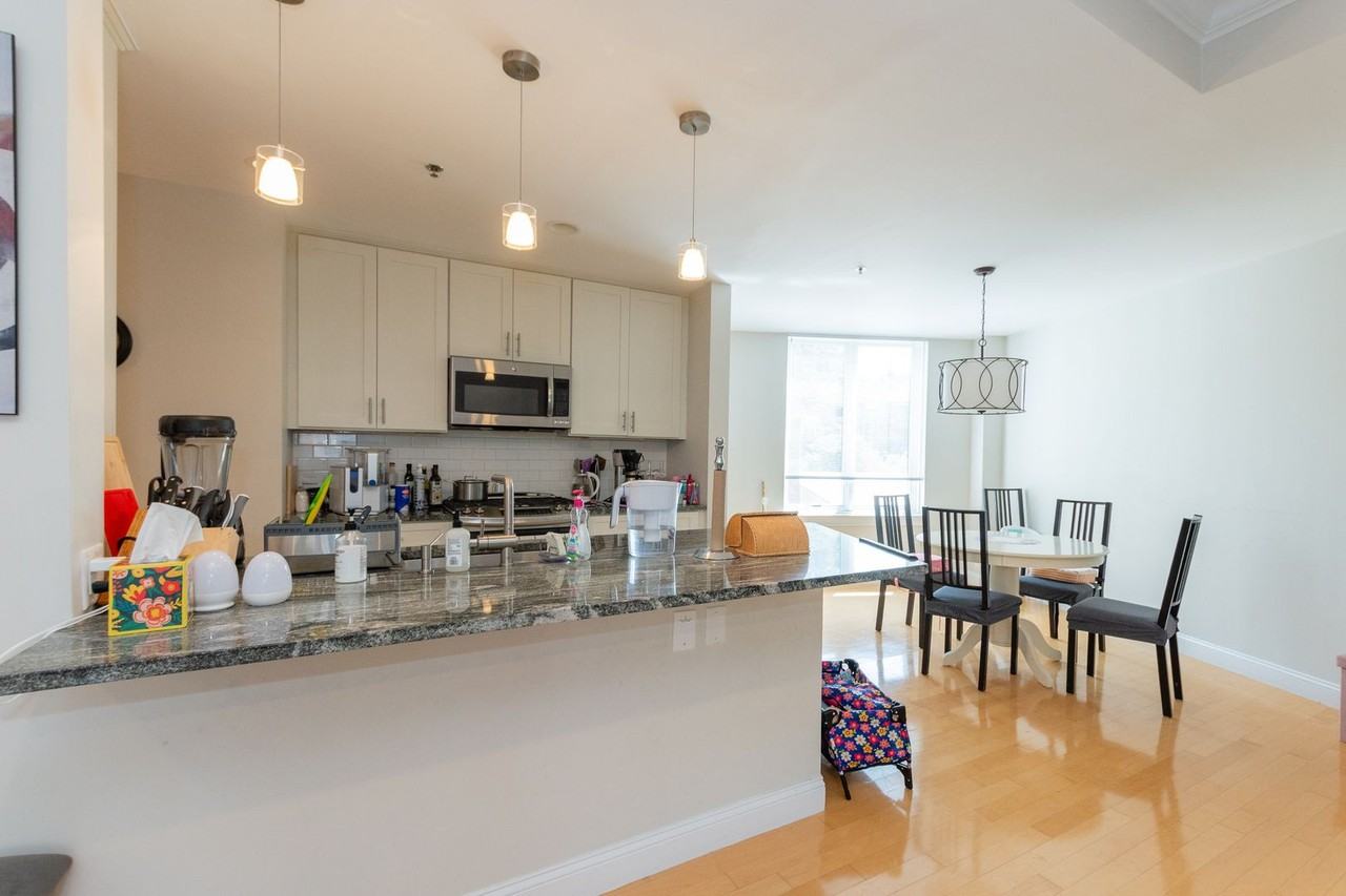 1605 Beacon St - Photo 7 of 36