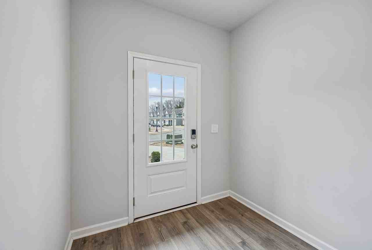 174 Mackenzie Way - Photo 4 of 34