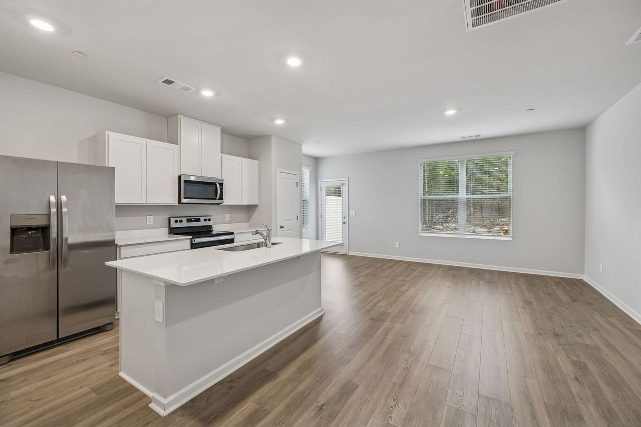 174 Mackenzie Way - Photo 7 of 34