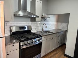 featured image of 948 W Maple St