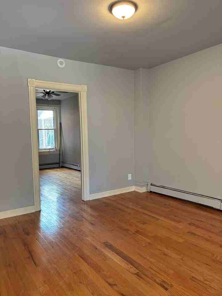 948 W Maple St - Photo 2 of 21