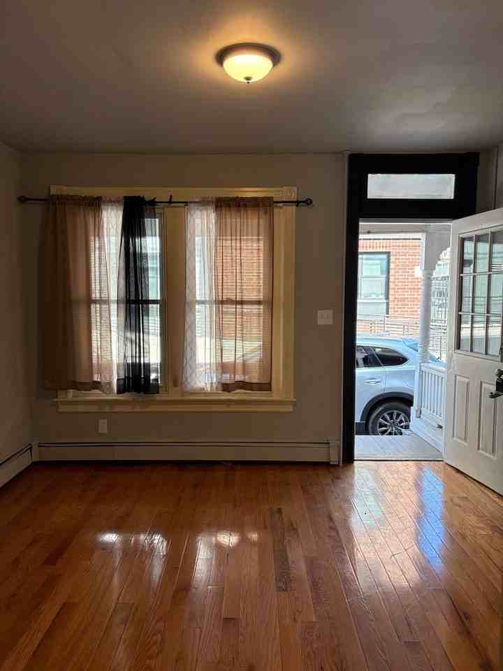 948 W Maple St - Photo 3 of 21