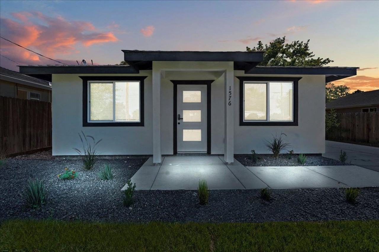 1576 2nd Ave - Photo 3 of 28