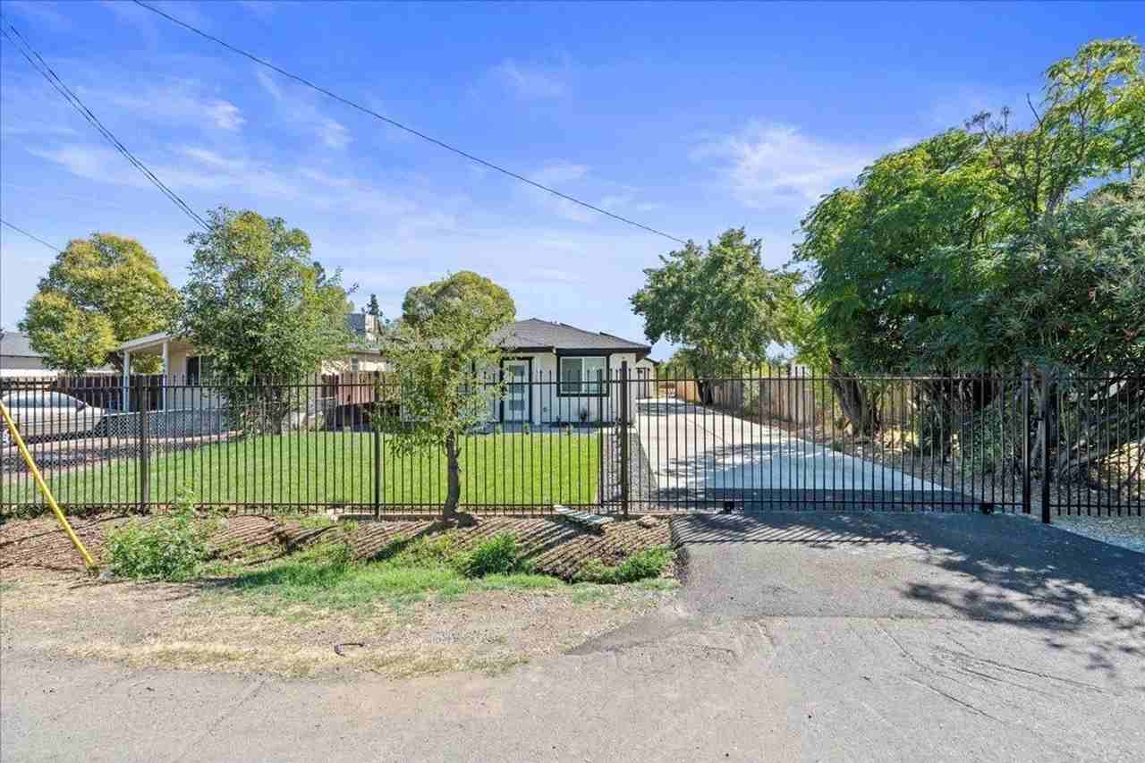 1576 2nd Ave - Photo 4 of 28