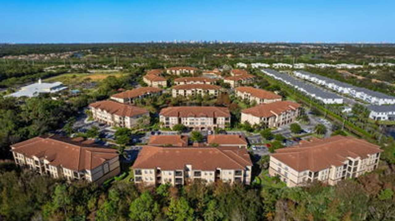 12950 Positano Cir - Photo 5 of 26