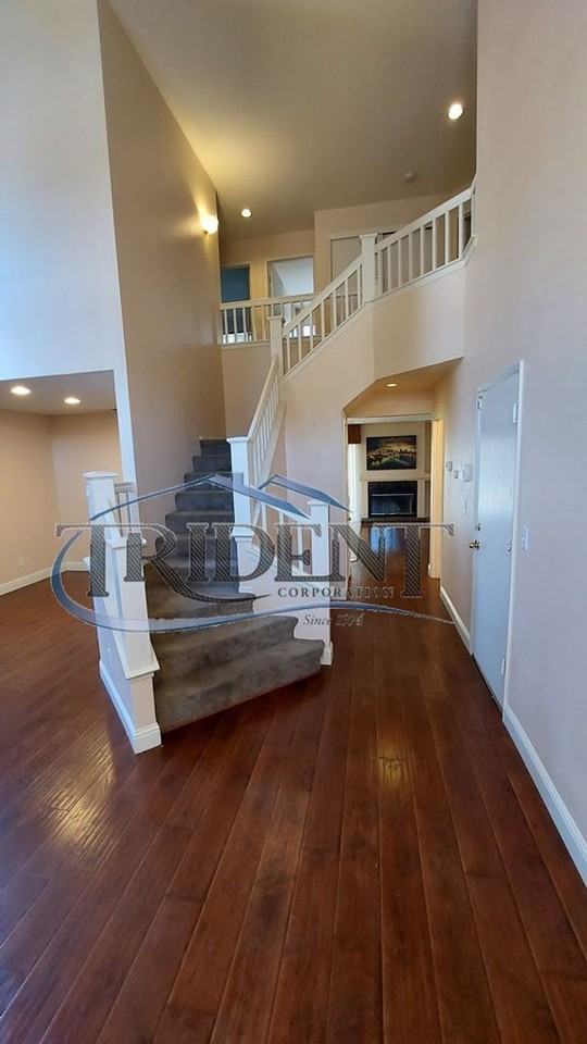 738 Lask Dr - Photo 3 of 21