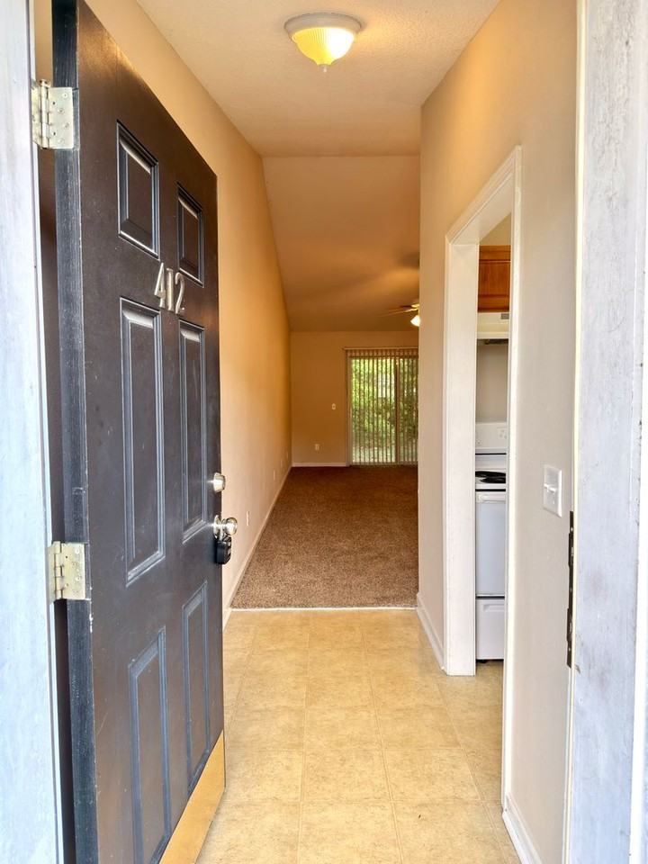 412 Lawnwood Ct - Photo 2 of 14