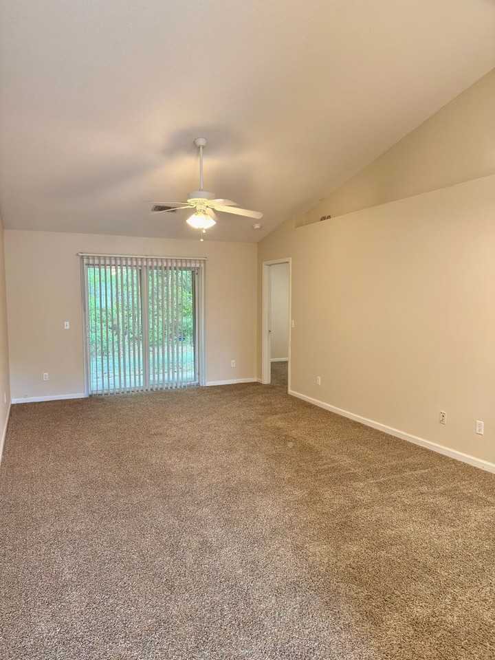 412 Lawnwood Ct - Photo 4 of 14