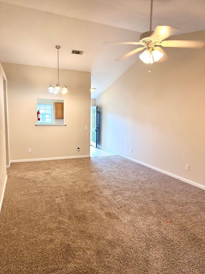 412 Lawnwood Ct - Photo 5 of 14