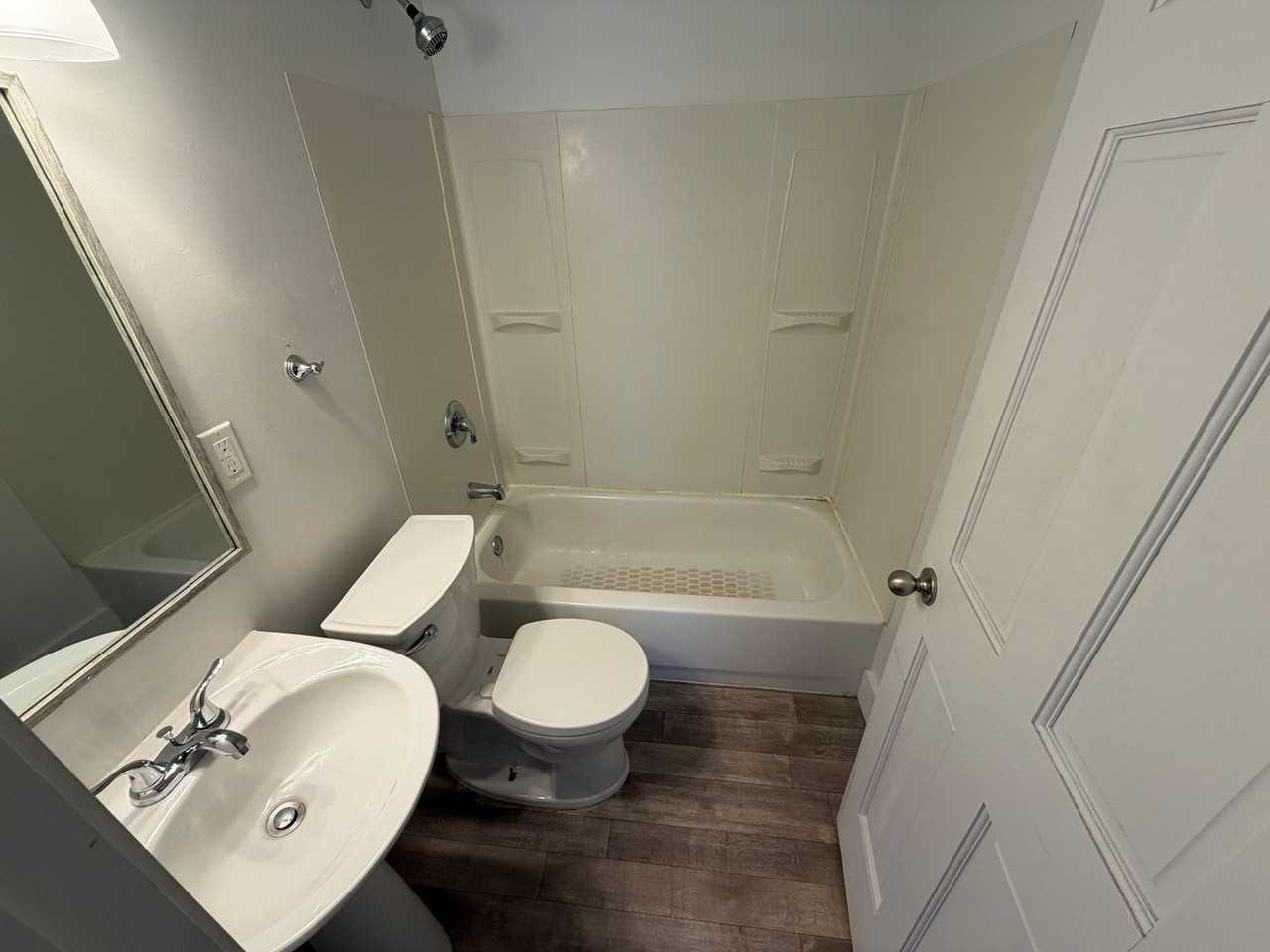 2000 S Duluth Ave - Photo 4 of 10