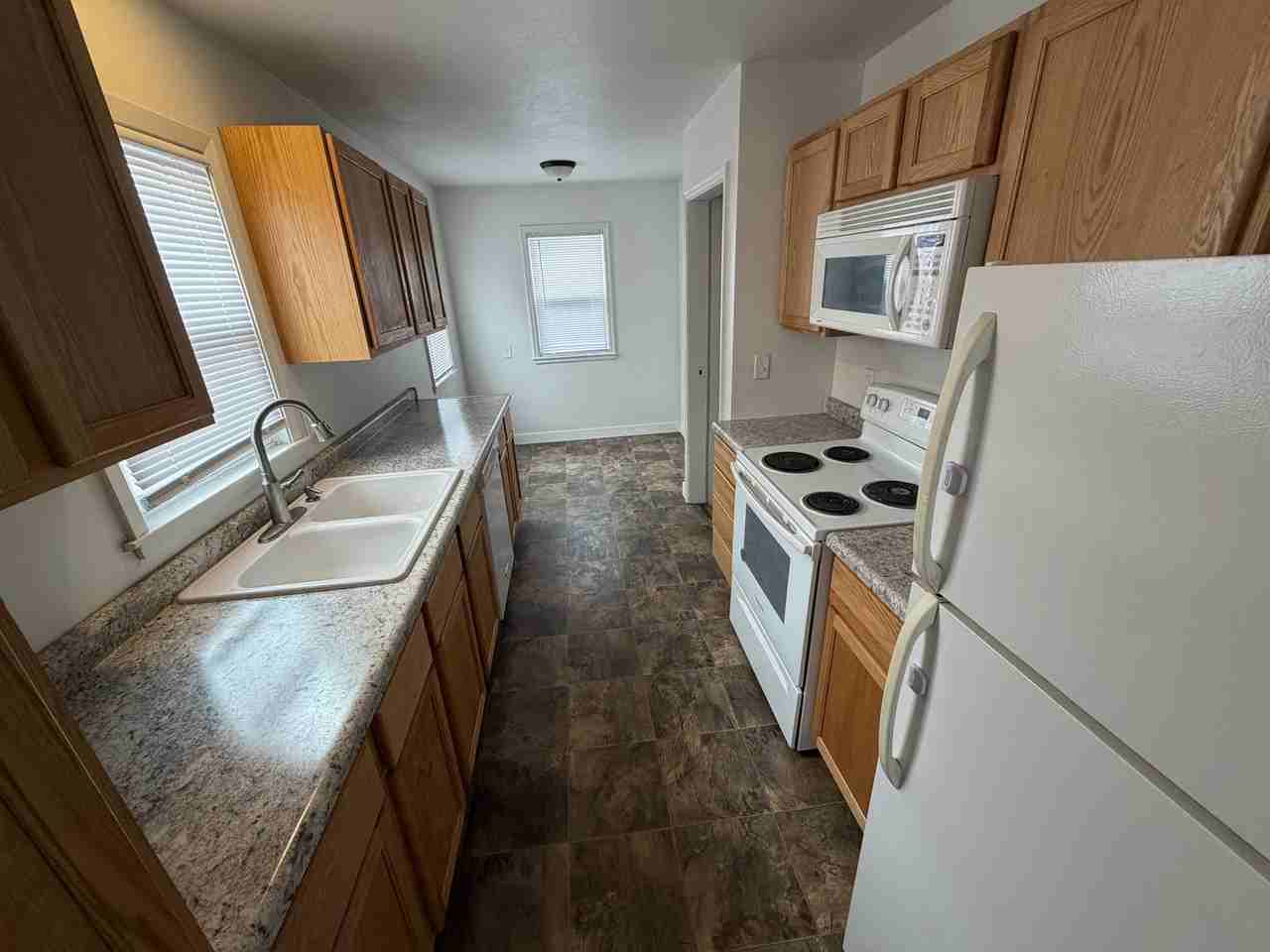 2000 S Duluth Ave - Photo 6 of 10