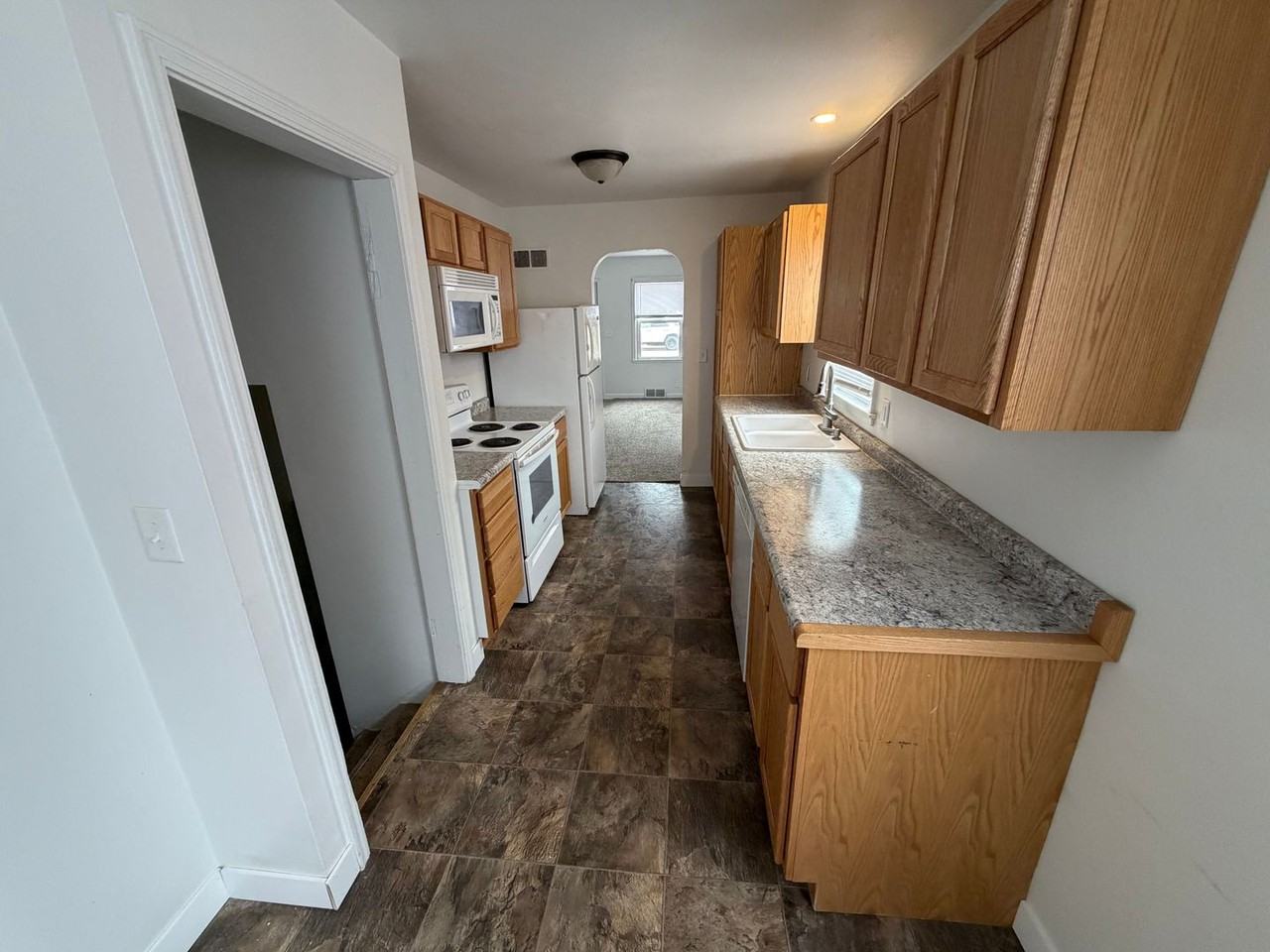 2000 S Duluth Ave - Photo 7 of 10