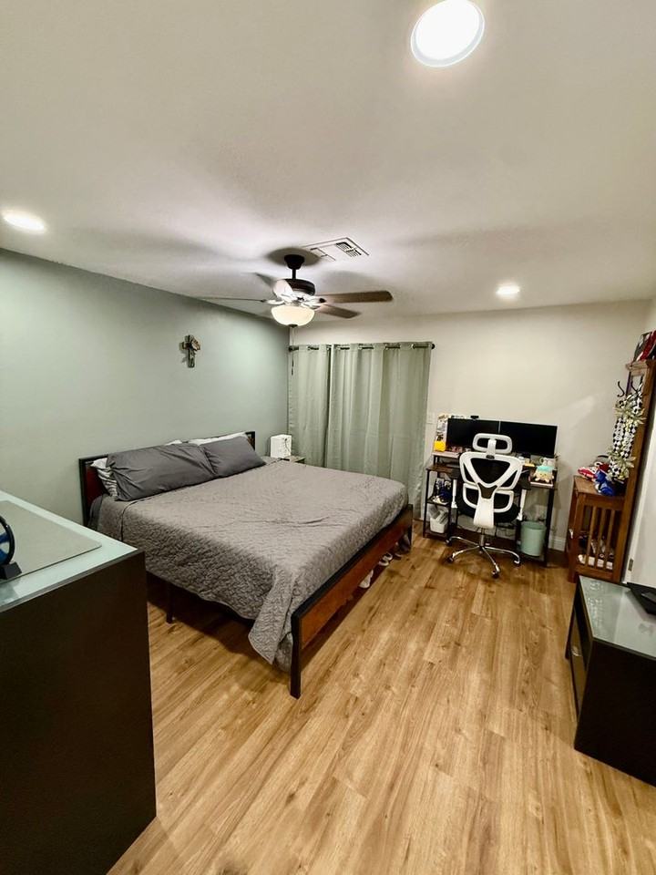 930 Olive Dr - Photo 2 of 18