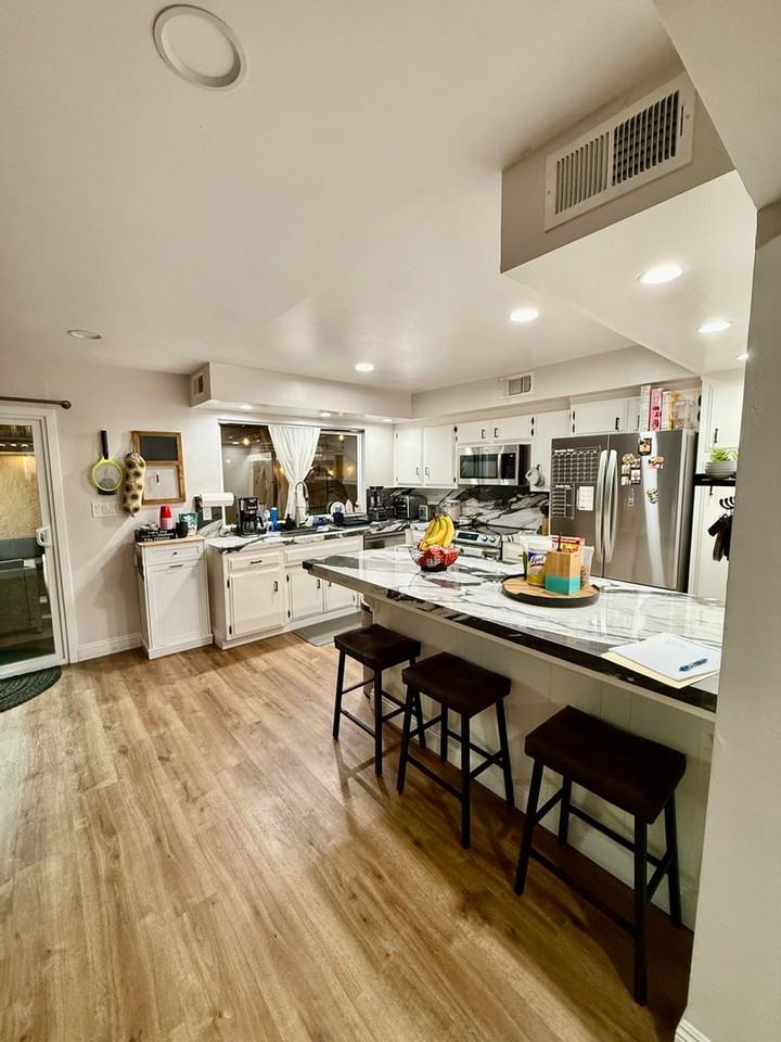 930 Olive Dr - Photo 3 of 18