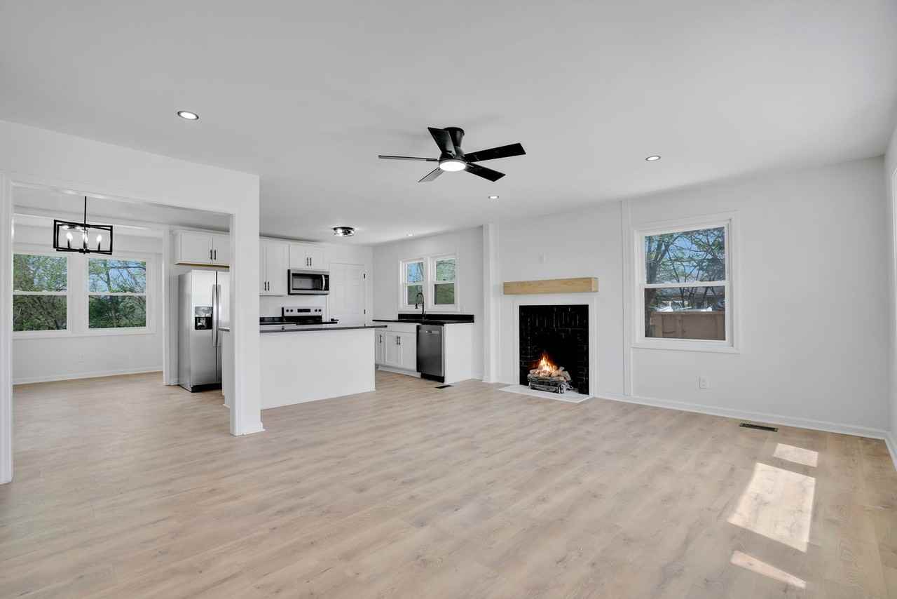 1857 Memorial Dr - Photo 5 of 28