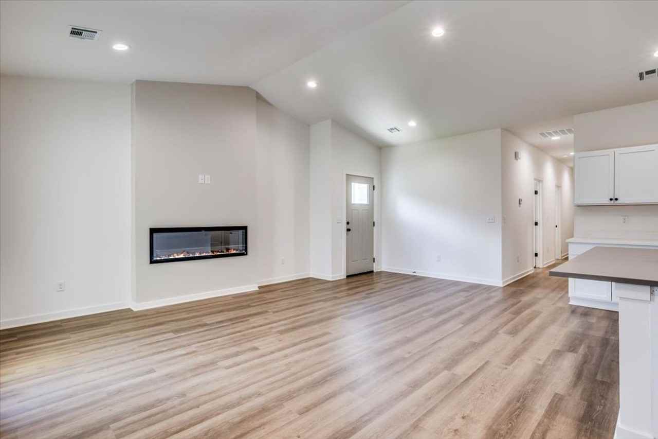 15220 W Kristina St - Photo 3 of 19