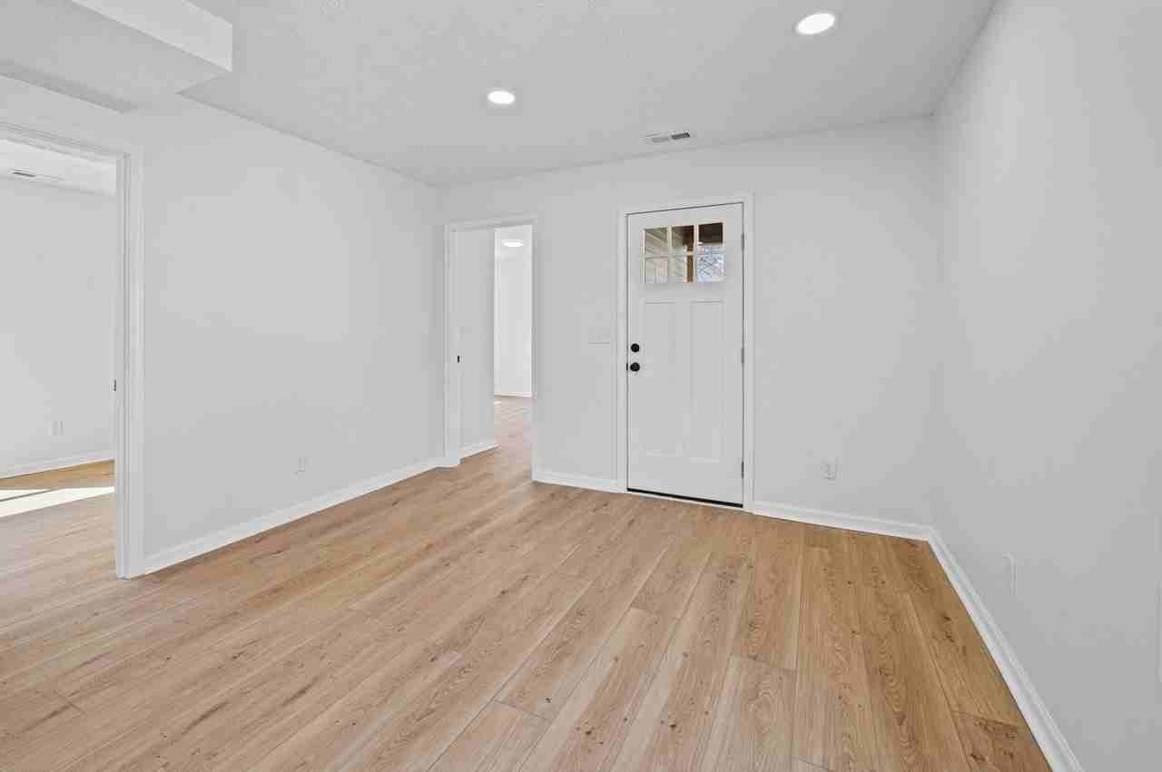 327 N 23rd St - Photo 3 of 31