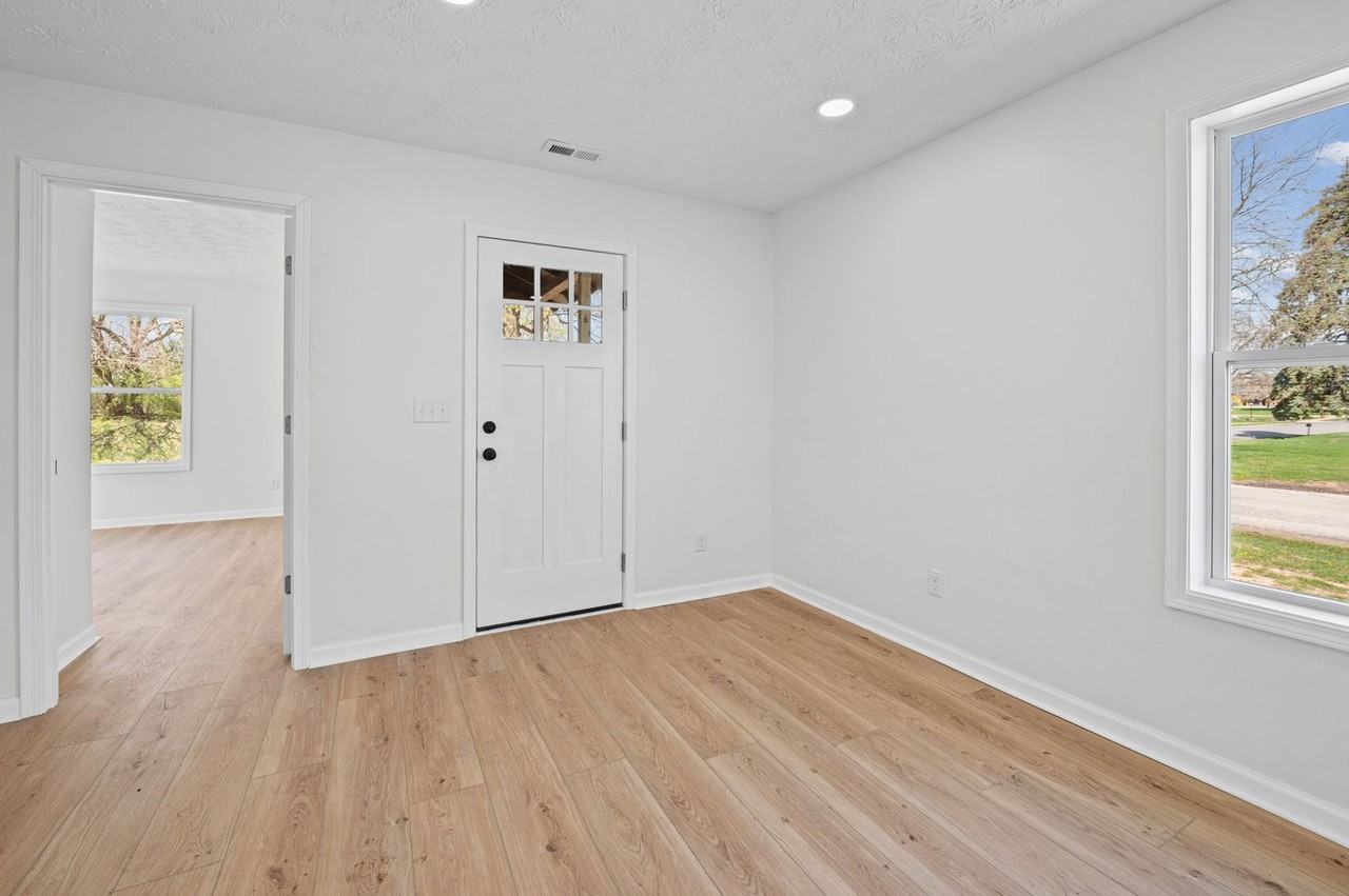 327 N 23rd St - Photo 4 of 31