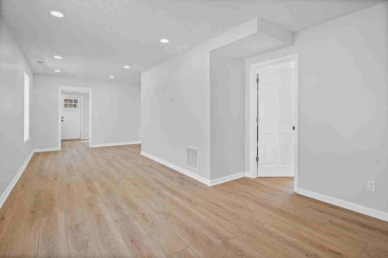 327 N 23rd St - Photo 5 of 31