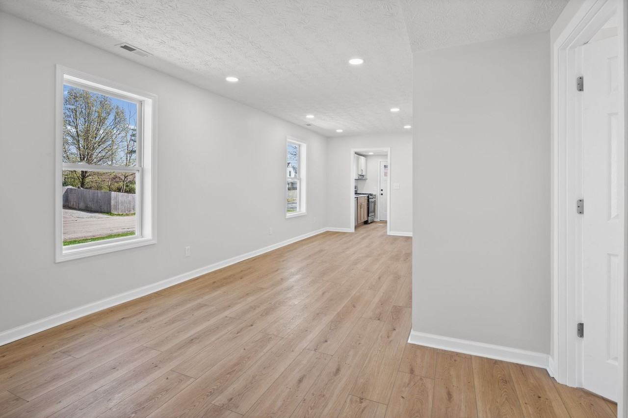 327 N 23rd St - Photo 6 of 31