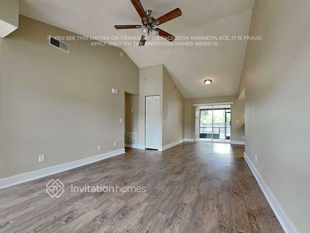 2121 Redleaf Dr - Photo 4 of 18