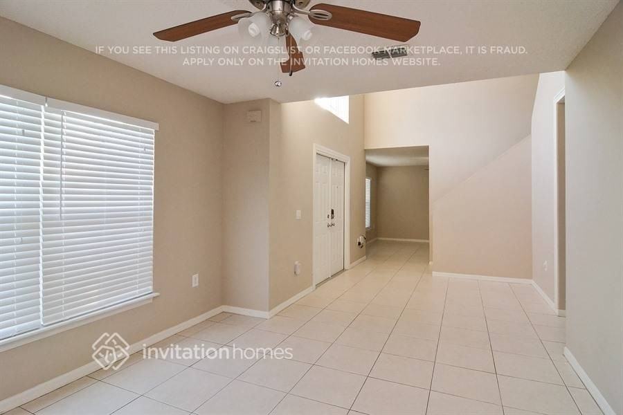 1249 Sw Mancuso Ave - Photo 3 of 9