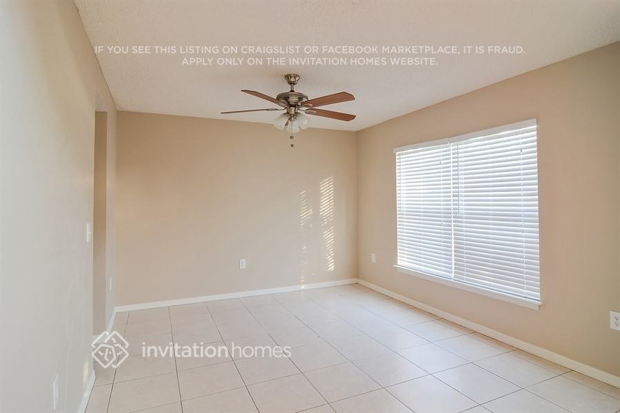 1249 Sw Mancuso Ave - Photo 4 of 9