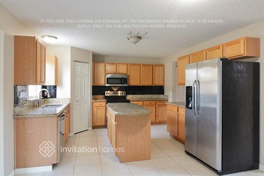 1249 Sw Mancuso Ave - Photo 6 of 9