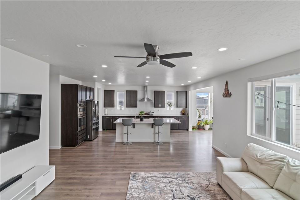 2283 N Elderberry Dr - Photo 3 of 17