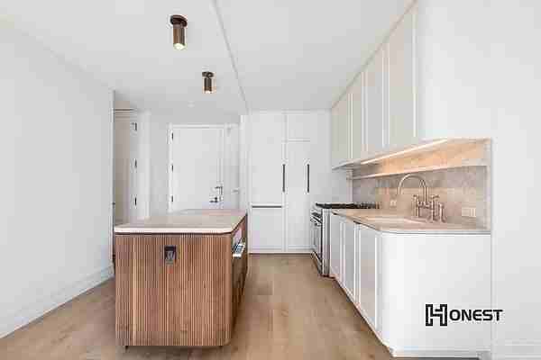 5th Ave #60D - Photo 6 of 20