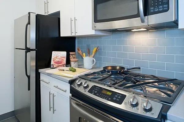 W 52nd St #10A - Photo 2 of 4