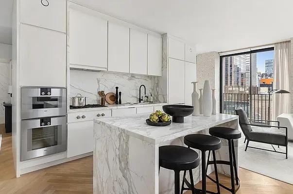 W 40th St #25C - Photo 3 of 10