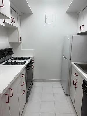 W 57th St #15B - Photo 4 of 6