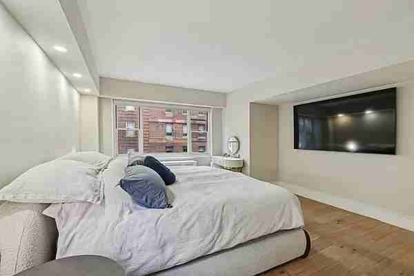 W 57th St #11J - Photo 6 of 14