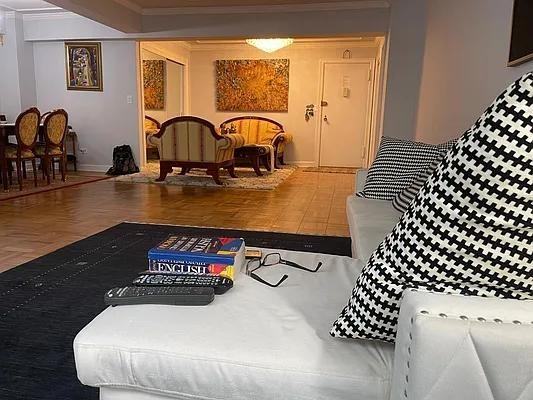 W 57th St #2H - Photo 3 of 10